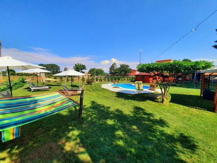 Ferienwohnung für 3 Personen, mit Balkon und Terrasse sowie Garten und Pool in Joppolo