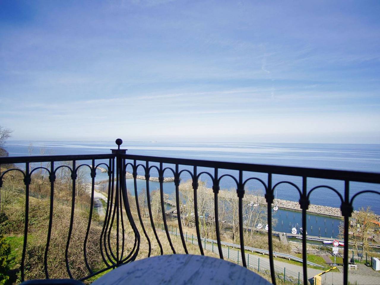 Ganze Ferienwohnung, Haus am Meer - Ferienwohnung mit traumhaftem Meerblick - Haus am Meer Fewo 09 in Lohme, Nationalpark Jasmund
