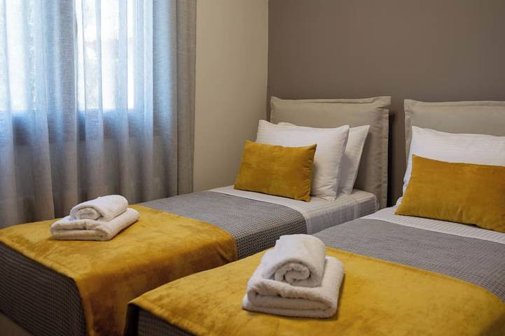Ganze Wohnung, Cozy, family-friendly apartment with a view! in Kalyvia, Sporaden