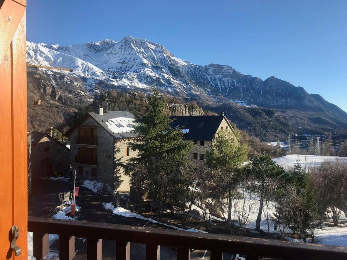 Apartamento entero, One-Bedroom Apartment in Tramacastilla de Tena, Pirineo Aragonés