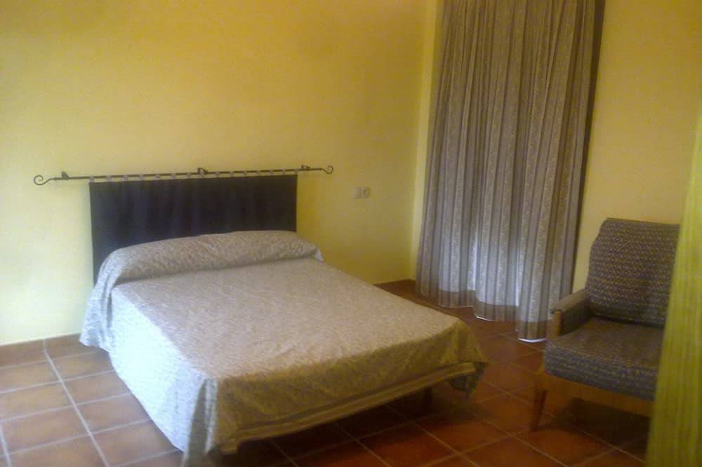Villaencampodegolfconvistasycercadelcentrodelpuebloylaplayaminutosdemarbella in Valle Romano, Estepona