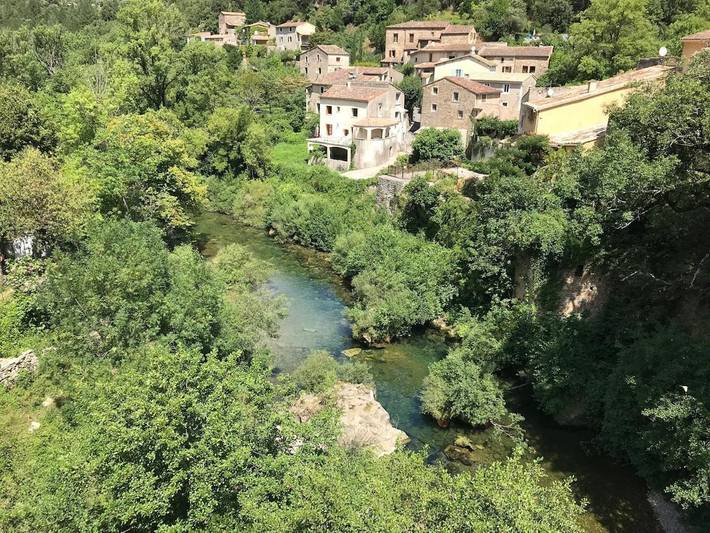 Location de vacances pour 10 personnes, avec Balcon ainsi que Terrasse et Vue à Saint-Maurice-Navacelles