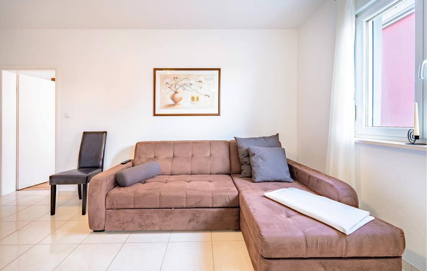 Appartement de vacances entier, Appartement confortable avec terrasse et Wi-Fi, à 1 km de la plage ! in Biograd na Moru, Région de Zadar