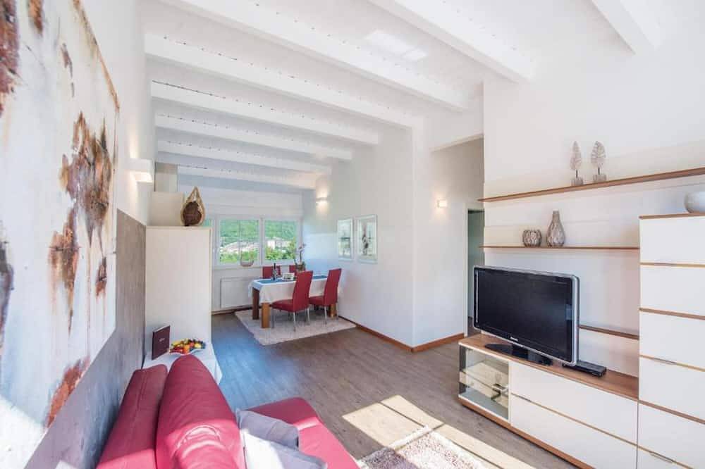 Entire apartment, Apartment 'Gartenhof 2 Amadeus' with Mountain View, Shared Terrace and Wi-Fi in Millan, Brixen