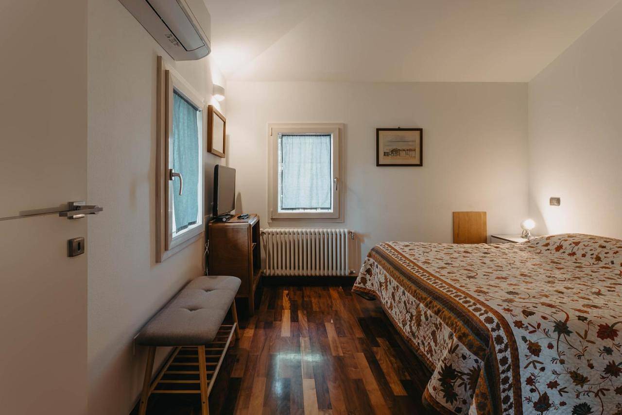 Appartamento intero, Villa nel Verde - Camera con bagno privato - vicino Inail e Fiere - Via Erbosa 1B in Budrio, Provincia di Bologna