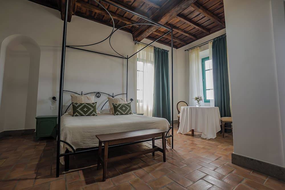 Historic farmhouse nestled in the Castelli Romani countryside in Velletri, Rom Provinz