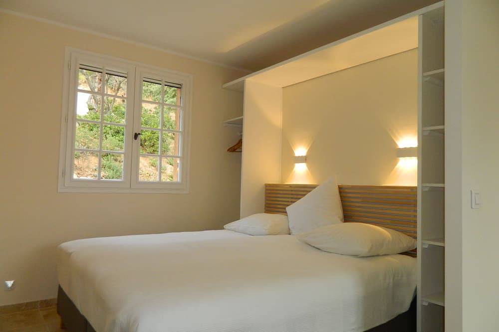 Appartement entier, Vacation apartment with large pool in the hills of the bay of St. Tropez in La Garde-Freinet, Côte méditerranéenne (France)