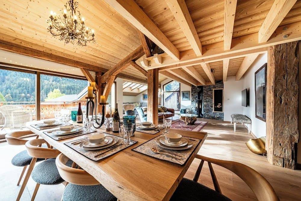 Ganze Wohnung, Stunning alpine retreat near Morzine. Sleeps 8 in La Côte-d'Arbroz, Les Portes du Soleil