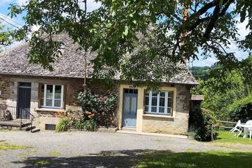 Cottage pour 6 personnes, avec terrasse à Altillac