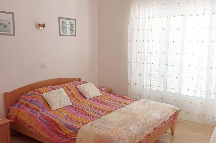 Ganze Wohnung, 1-Zimmer-Ferienwohnung mit Terrasse und Meerblick Podgora, Makarska in Podgora, Makarska Riviera