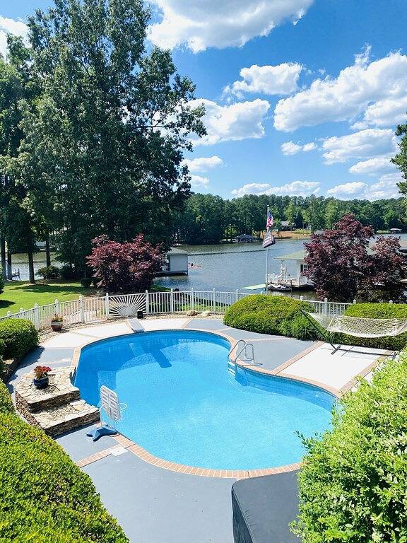 Ihr Urlaubsort in Lake Gaston! Pool, Seeseite und Ausblicke in Hülle und Fülle! in Lake Gaston