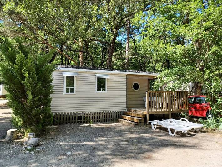 Camping für 4 Personen, mit Terrasse in Drôme