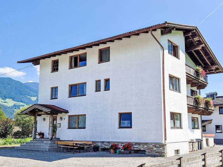 Ferienhaus für 24 Personen, mit Garten und Balkon