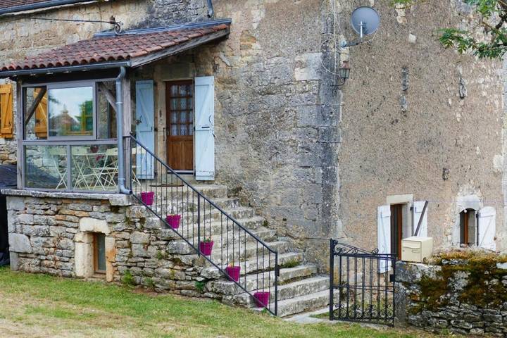 Location de vacances pour 3 personnes, avec Balcon ainsi que Terrasse et Jardin dans Flaujac-Gare