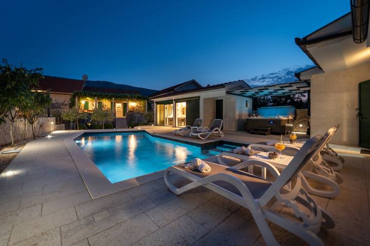 Villa Aurora in Makarska Riviera