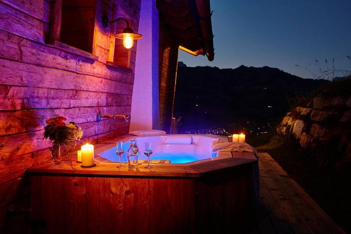 Ferienhaus für 2 Personen, mit Whirlpool und Terrasse sowie Garten und Pool