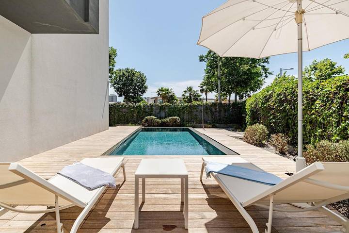 Ferienhaus für 8 Personen, mit Balkon und Whirlpool sowie Terrasse und Garten