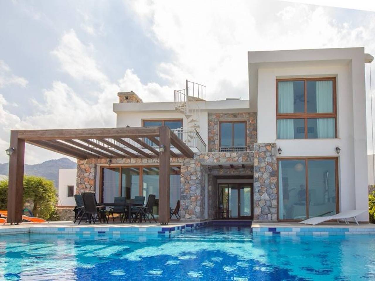 Luxuriöse Villa mit atemberaubendem Meerblick in Nordzypern