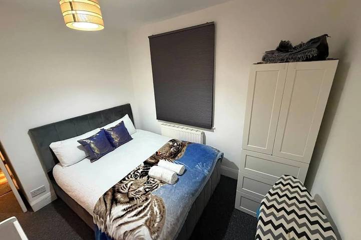 7 Guests 3-Br free parking-near Manchester Airport in Stockport, Grand Manchester