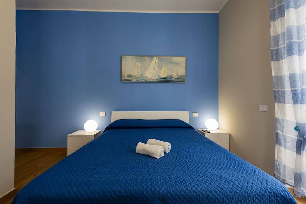 Entire apartment, Guesthost - Cozy Balcony Apartment for 2 near the Sea in Francavilla al Mare, Chieti Province