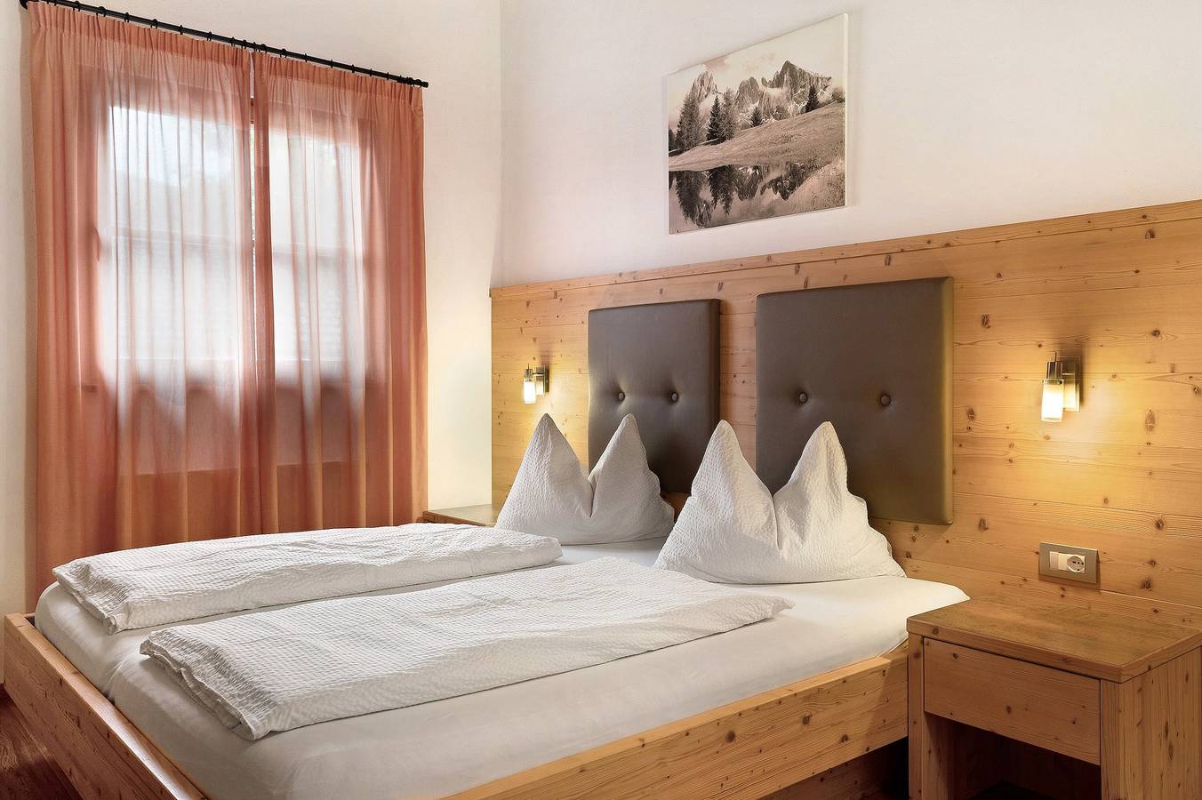 Entire apartment, Apartment "Moarhof Natur Vitalis" with Mountain View, Shared Terrace & Wi-Fi in Tschöfas, Lajen