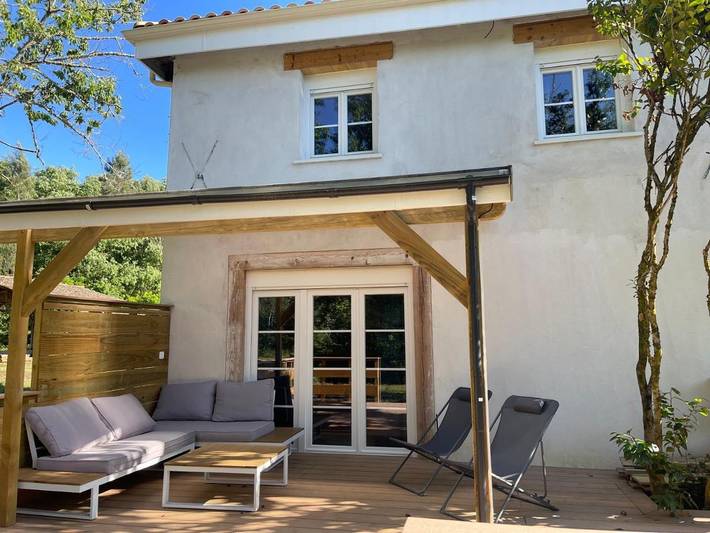 Location de vacances pour 6 personnes, avec Terrasse ainsi que Jardin et Vue à Salles - 2