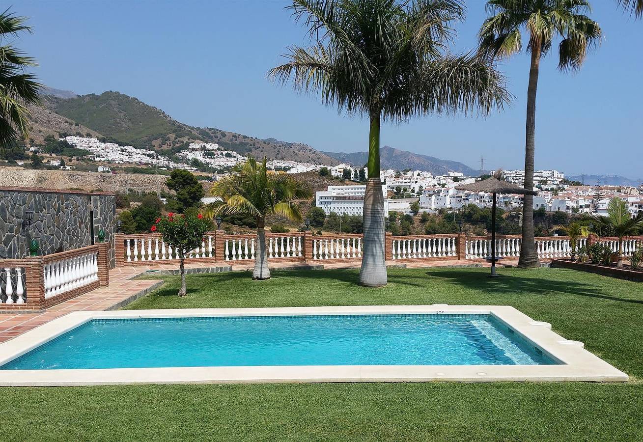 Villa "Elcano" with Mountain View, Pool, Wi-Fi, Garden & Terrace in Frigiliana, Costa del Sol