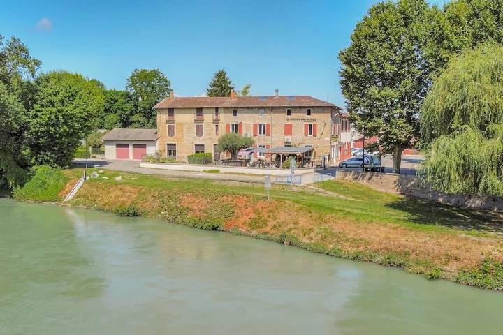 Gîte pour 2 personnes, avec terrasse et vue à Loyettes - 2