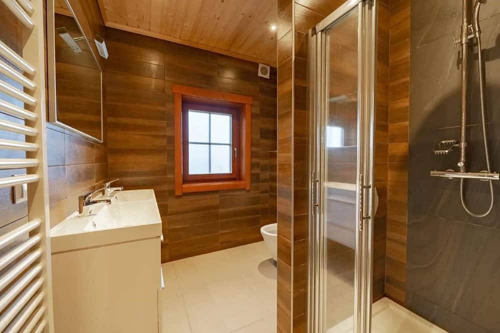 Atemberaubendes alleinstehendes Ferienhaus für 10 Gäste mit  W-Lan, Tv und Terrasse in Heerlen, Parkstad Limburg