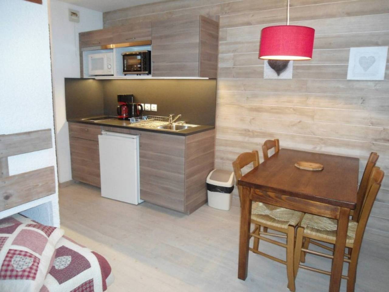 Ganzes Studio, Einzimmerapartment '2 - L'Edelweiss' mit Bergblick, Gemeinschaftsgarten und Wi-Fi in Cohennoz, Albertville und Umgebung