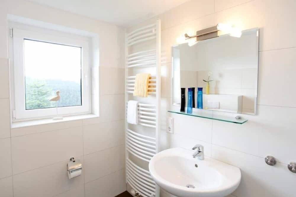 Geheel appartement, Modern vacation apartment (38sqm) for 2 people with free Wifi in Altastenberg, Hochsauerlandkreis