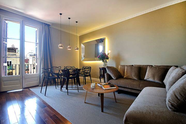 Ganze Wohnung, Ferienwohnung für 6 Personen mit Terrasse in Barcelona Zentrum, Barcelona