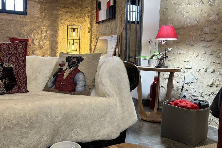 Location de vacances pour 8 personnes, avec piscine ainsi que jacuzzi et jardin à Fléré-la-Rivière - 2