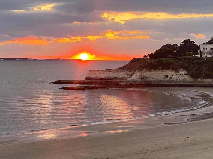 Location de vacances pour 10 personnes, avec vue et jardin ainsi que piscine et sauna dans Plage des Nonnes - 2