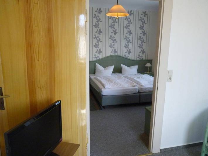 Hotel für 3 Personen, mit Terrasse und Garten in Floh-Seligenthal - 4