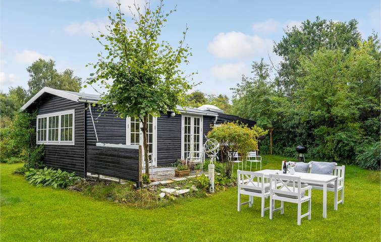Ferieudlejning for 6 personer, med terrasse og have i Kulhuse