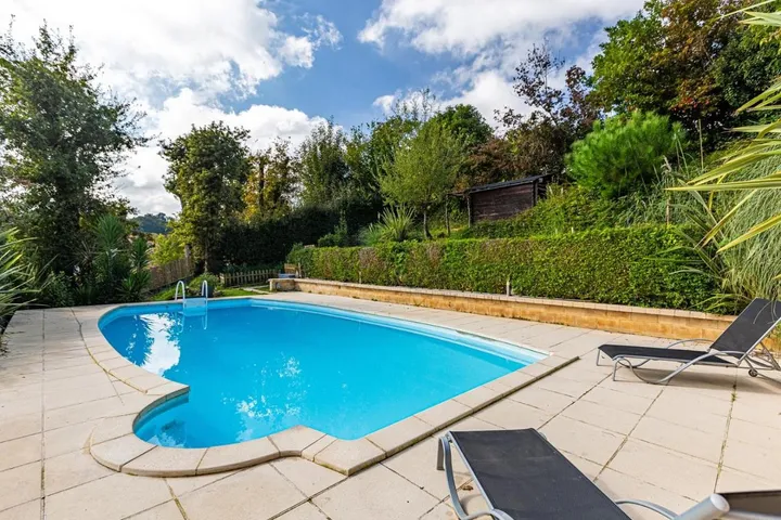 Chalet para 9 personas, con jardín además de vistas y piscina, Familias con niños - 1