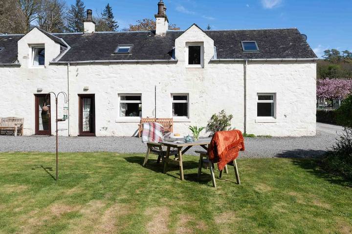 Holiday rental for 8 people, with pool in Scotland