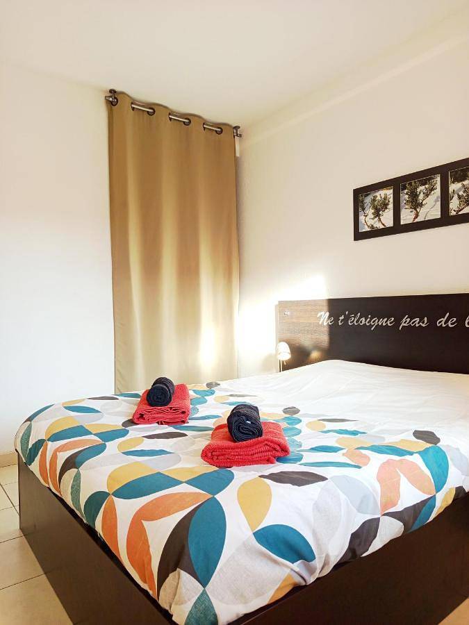 Gîte pour 5 personnes, avec vue ainsi que piscine et jardin à Azille - 2