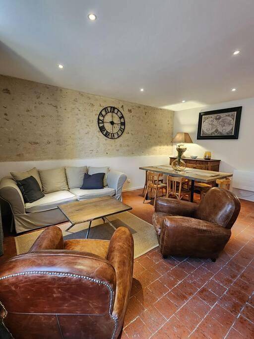 Location de vacances pour 7 personnes, avec jardin dans Ainay-le-Vieil