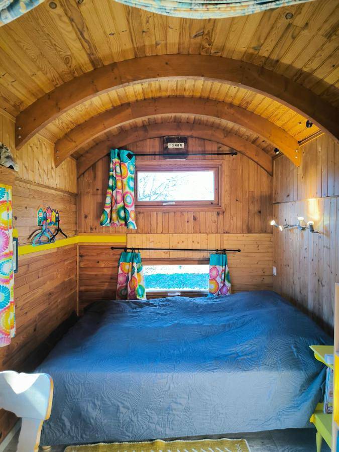 Gîte pour 4 personnes, avec terrasse et vue ainsi que jardin et sauna, animaux acceptés à Bayons - 2