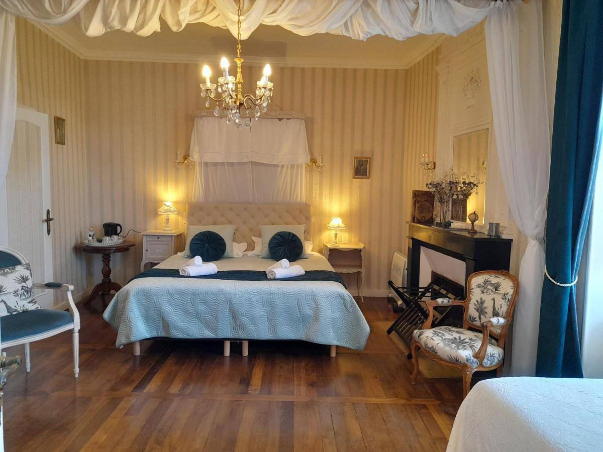 Double Room in Charroux (Auvergne), Allier