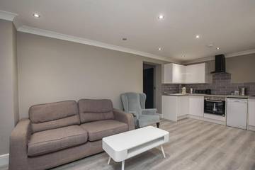 Holiday Rental for 4 People in Kingston upon Thames, Chessington World of Adventures, Photo 3