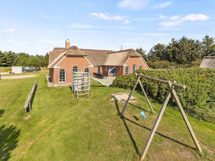 10 Personen Ferienhaus in Blåvand mit Pool, Sauna und Whirlpool in Blavand, Varde
