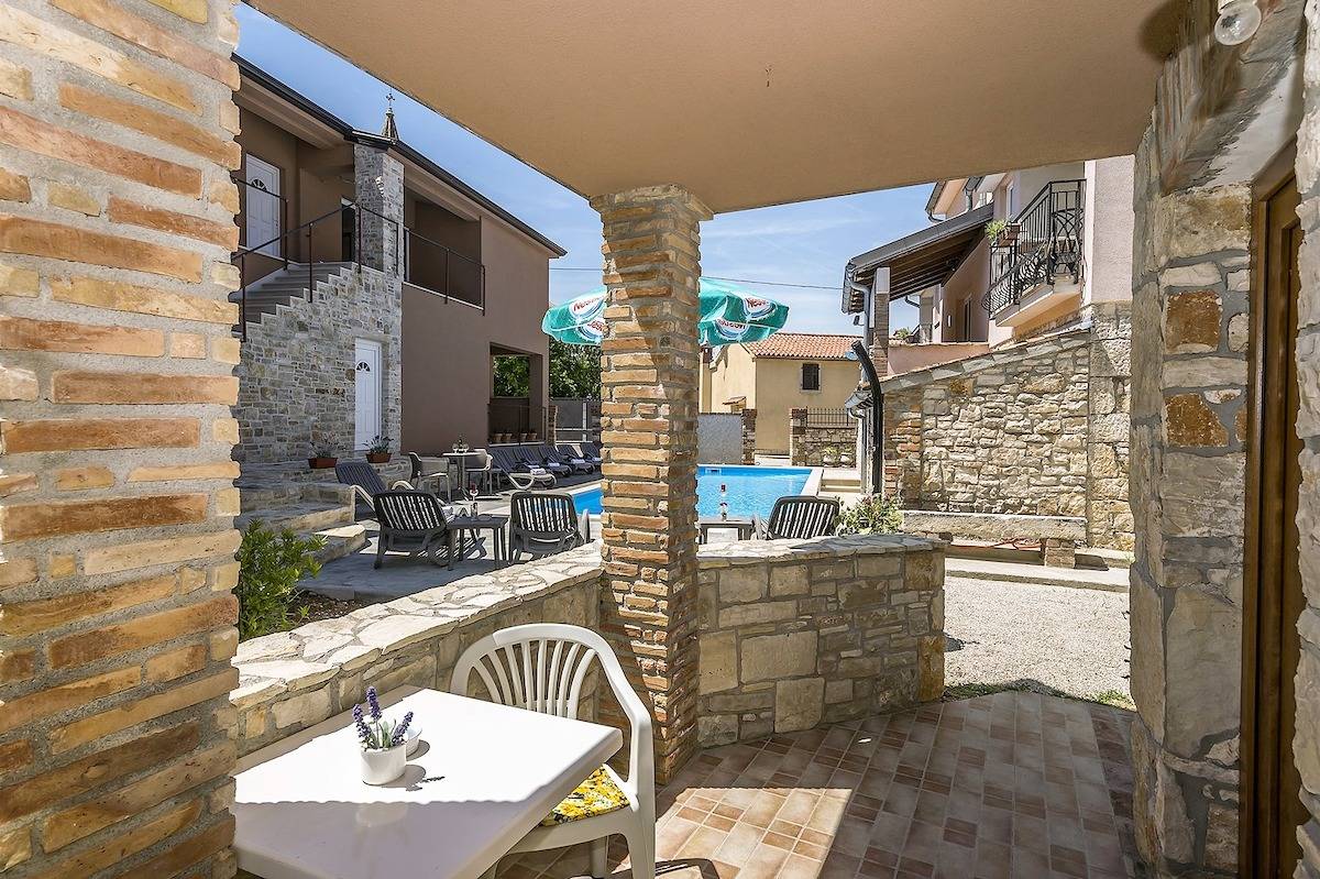 Ganze Wohnung, Erdgeschosswohnung Fiorela I in Villa Valtrazza in Tar (Kroatien), Novigrad