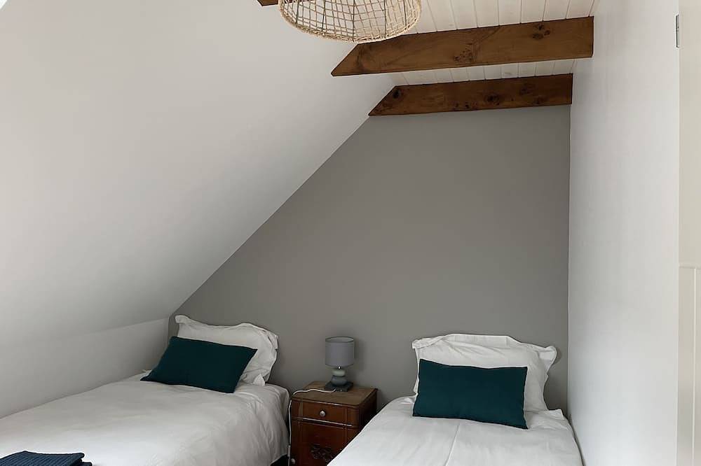 Completely renovated fisherman's house * 100 m from the beach * in Treffiagat, Region de Quimper