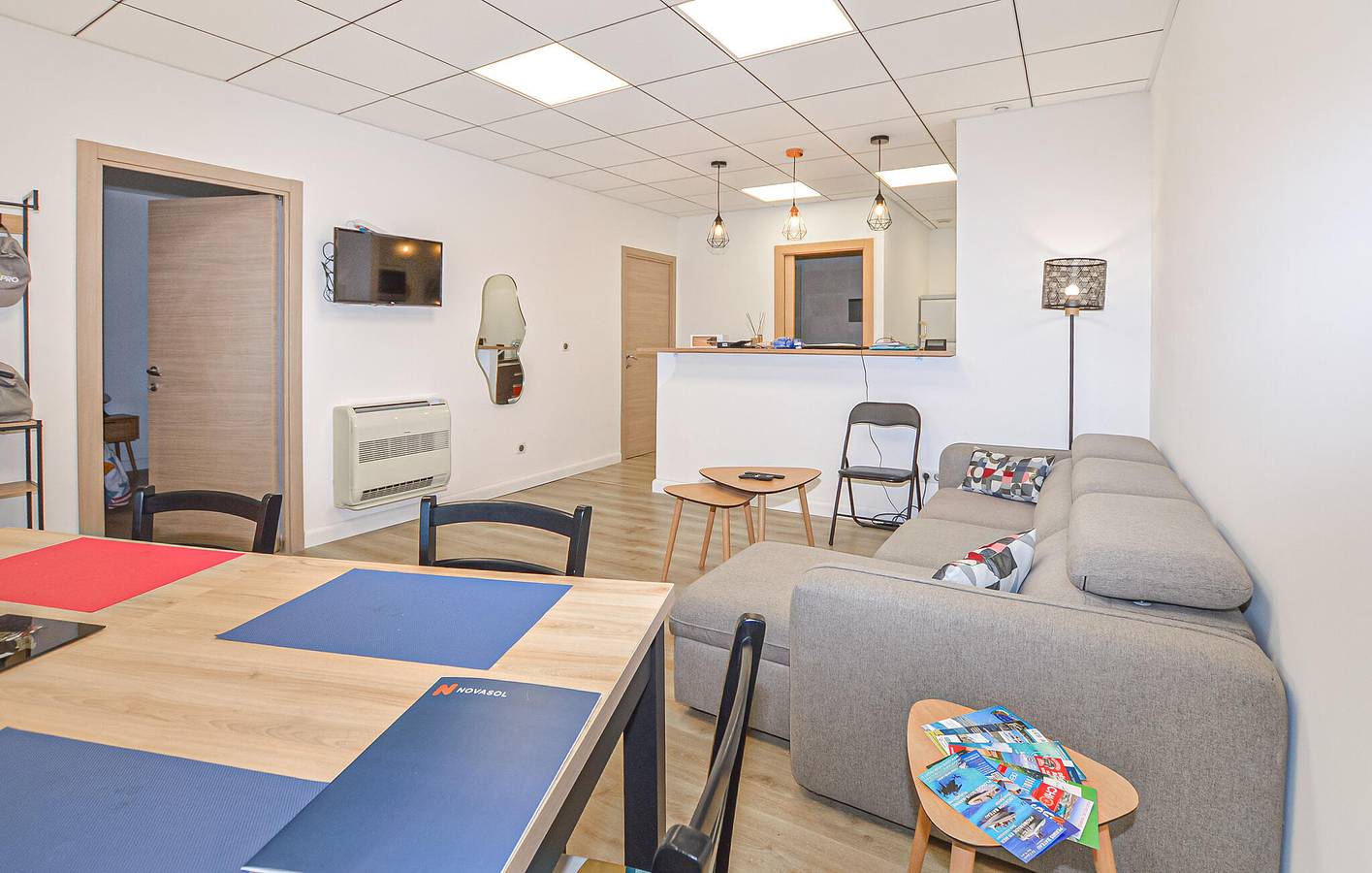 Apartamento vacacional entero, Felicidad junto a la playa: Moderno apartamento con piscina y aparcamiento in Cervione, Región de Corte