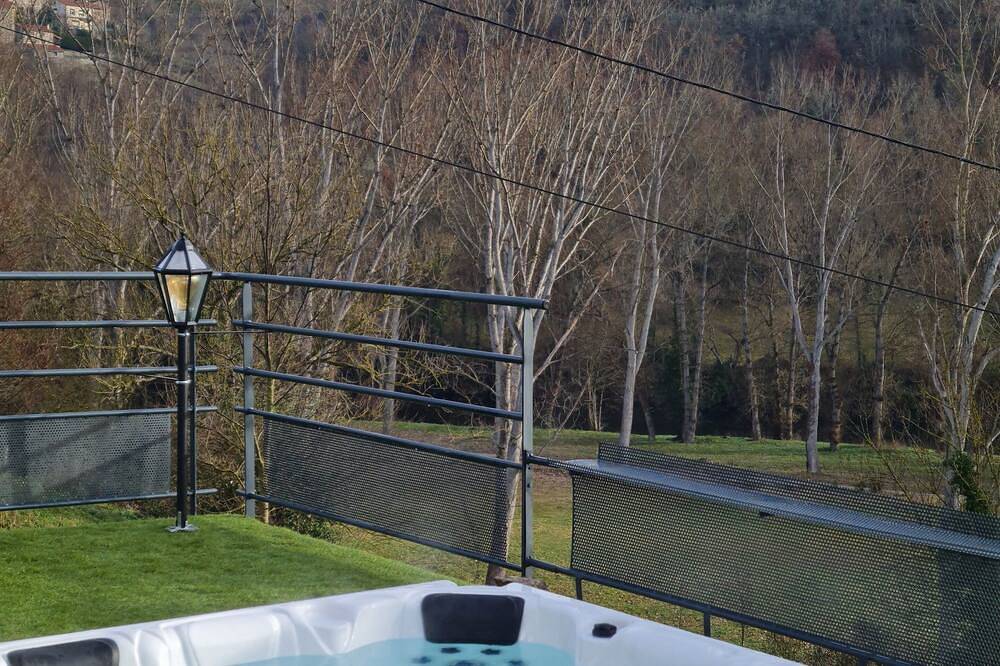 2 bedroom private vacation home in villeneuve-d'allier in Villeneuve-d'Allier, Haute-Loire