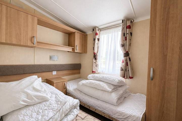 Beautiful 8 berth caravan for hire at Seashore Haven Park in Norfolk in Great Yarmouth, The Broads