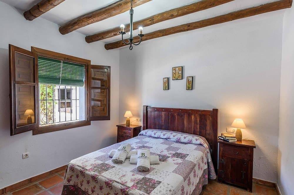 Cantoblanco Ii Viñuela by Ruralidays in Los Romanes, Benamargosa